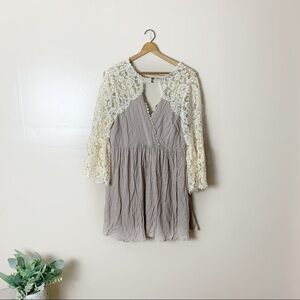 [Umgee] Beige & Ivory Lace Bell Sleeve Boho V-neck Dress